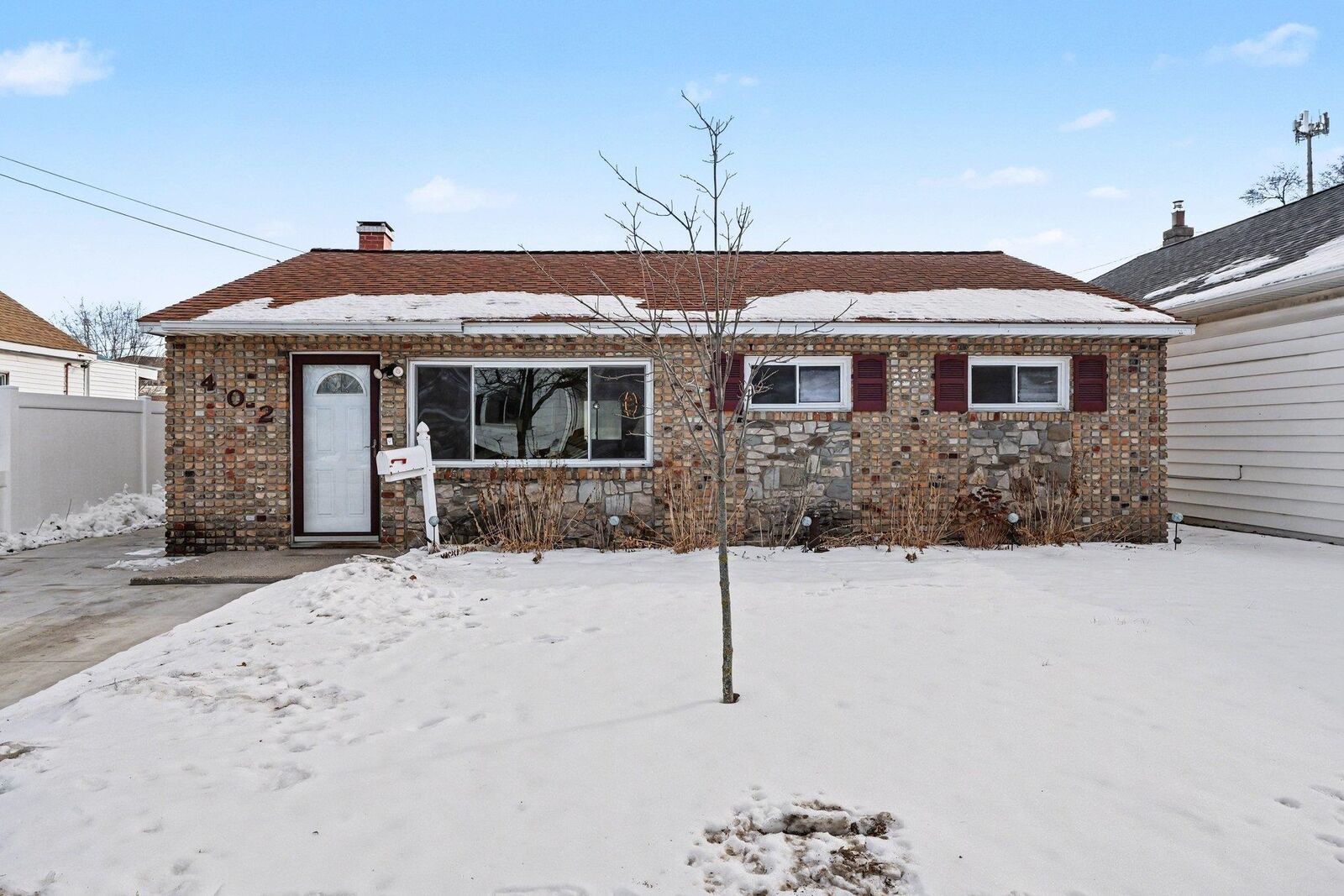Property Photo:  402 State  MI 48706 