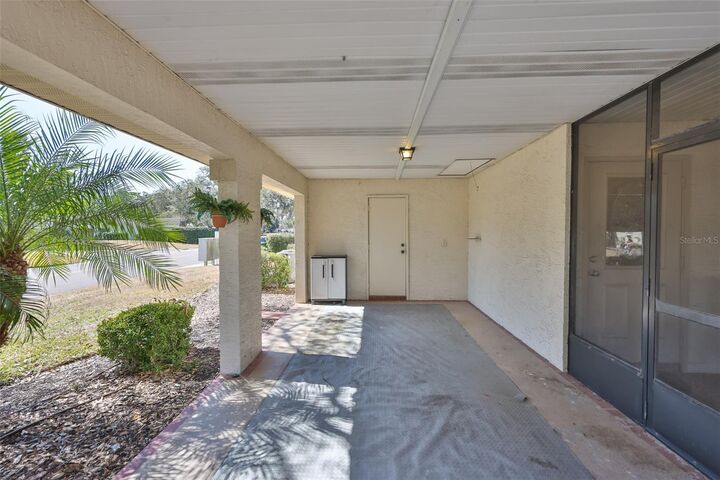 Property Photo: 2035 Hampstead Circle FL 33573