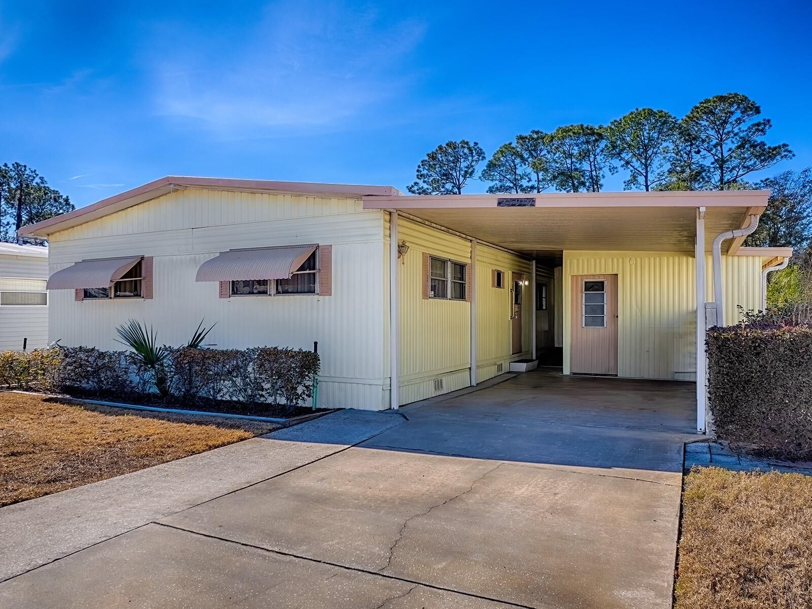 Property Photo:  25919 Zinnia Lane  FL 34705 