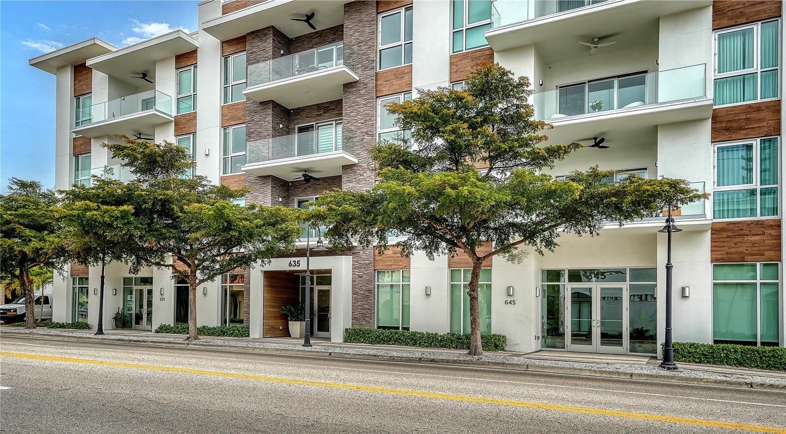 Property Photo:  635 S Orange Avenue 301  FL 34236 