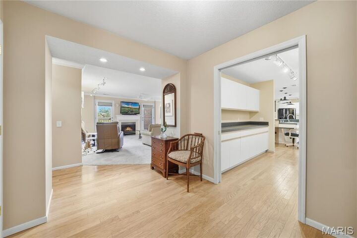 Property Photo:  585 Coeur De Royale Drive 405  MO 63141 