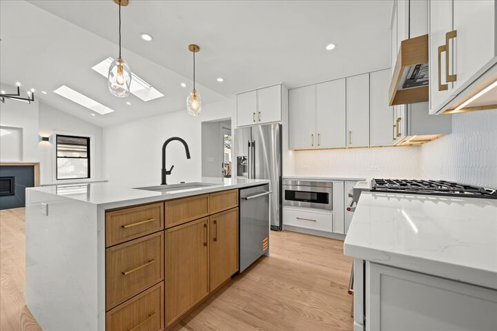 Property Photo:  1207 Hoffman Avenue  IL 60068 