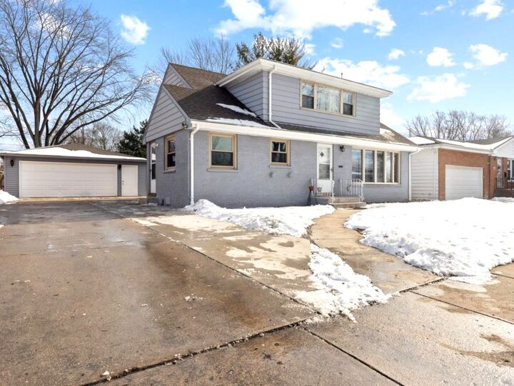 Property Photo:  507 S Waterman Avenue  IL 60004 