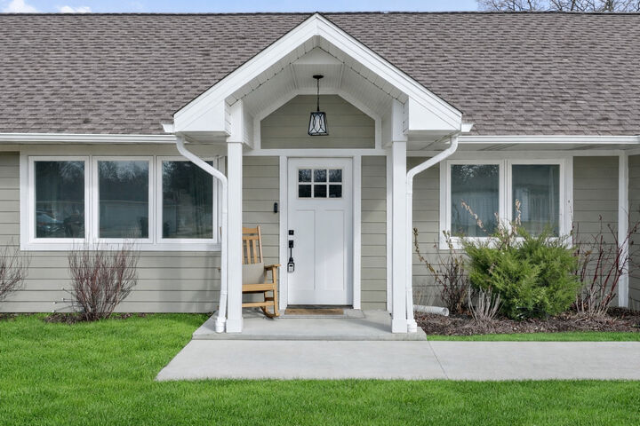 Property Photo: 1210 W 55th Place IL 60525