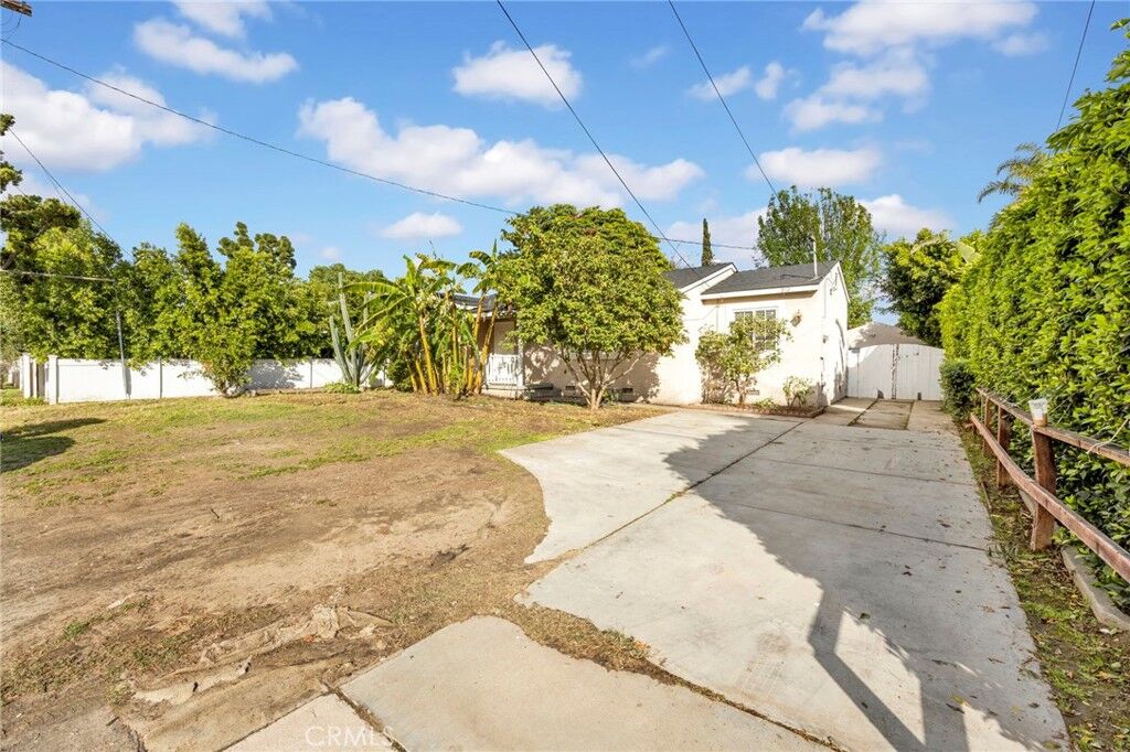 Property Photo:  6912 Cedros Avenue  CA 91405 