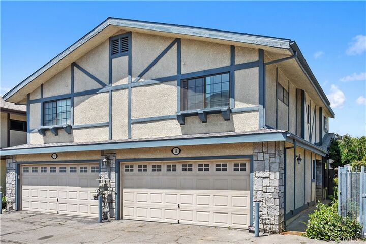 Property Photo:  18435 Keswick Street 10  CA 91335 