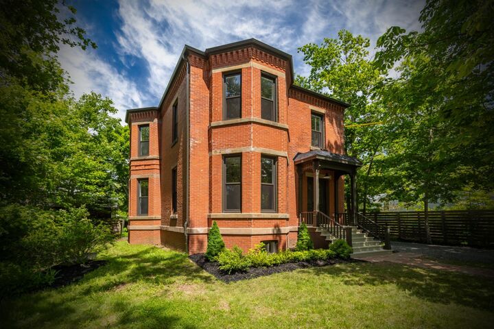 780 St. George Street — photo 1
