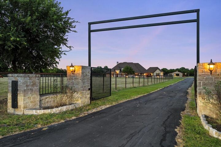 Property Photo: 1796 N Anna Cade Road TX 75087