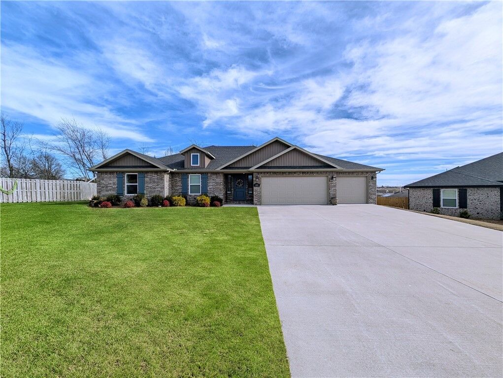 Property Photo: 1305 Eagle Court AR 72736