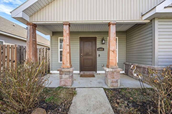 Property Photo:  4469 W Pecan Street  AR 72704 