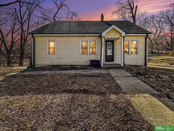 Property Photo:  703 6th Avenue  NE 68410 