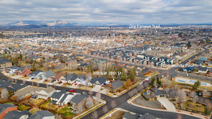 Property Photo:  310 NW 28th Street  OR 97756 