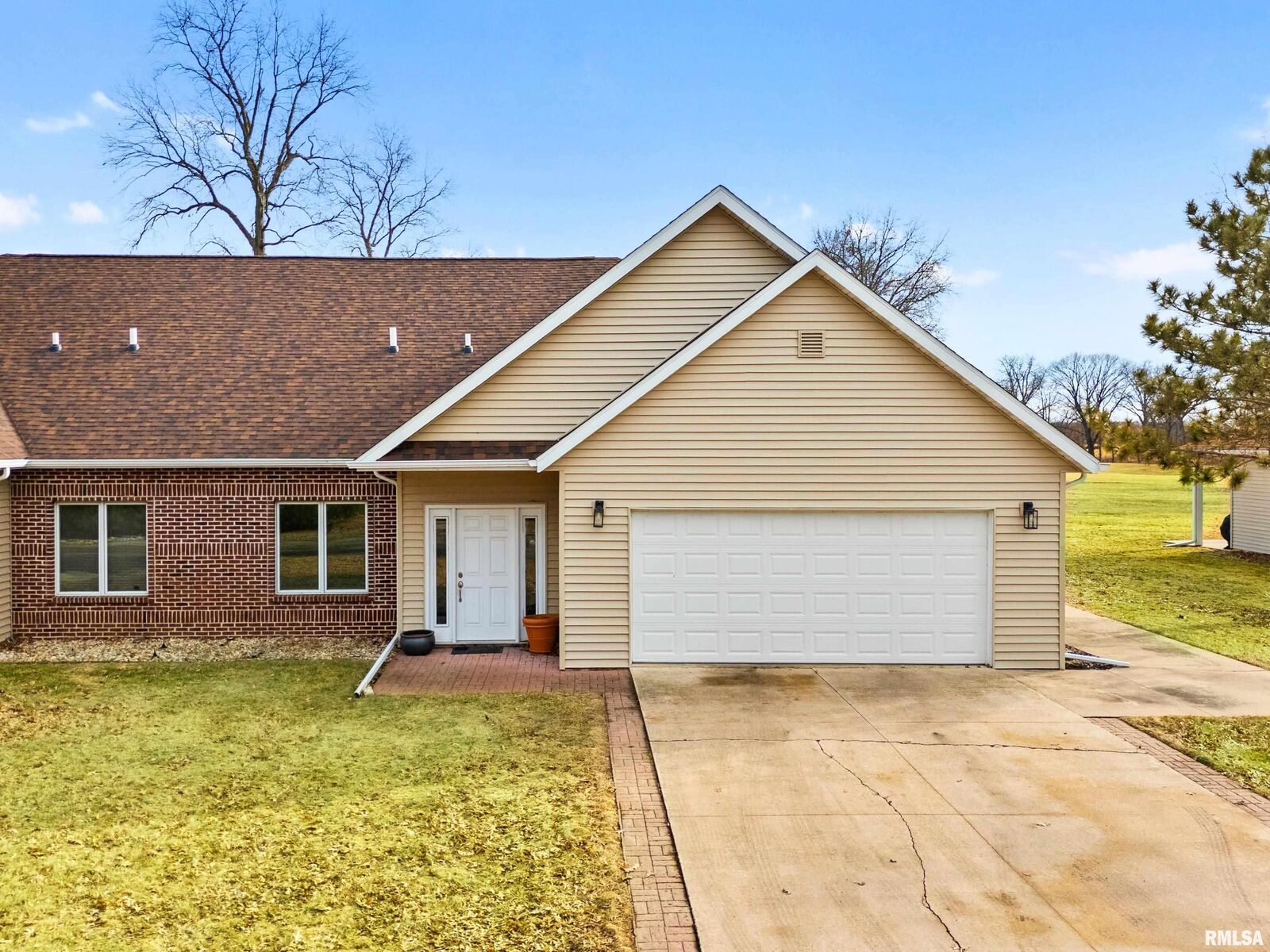 Property Photo:  15681 E Kenabeck Trail  IL 61427 