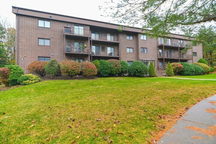 Property Photo:  8 Ledgewood Way 20  MA 01960 