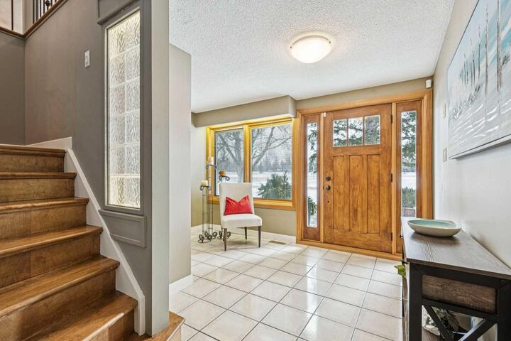 Photo de la propriété:  8 Vardana Place NW  AB T3A 0C5 