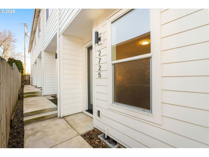Property Photo:  2725 SE 50th Ave  OR 97206 