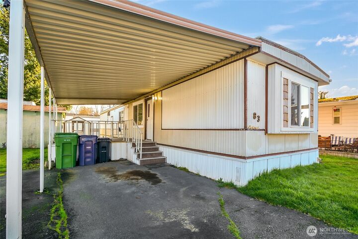 Property Photo:  16600  25th Avenue NE 83  WA 98271 