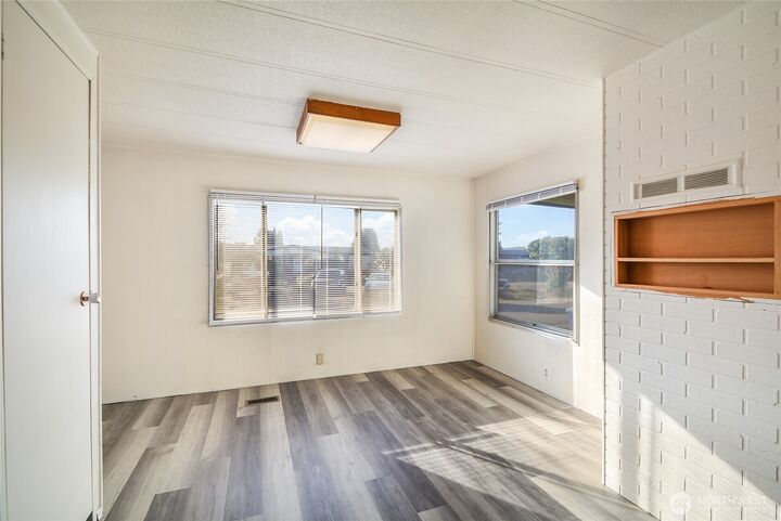 Property Photo:  16600  25th Avenue NE 87  WA 98271 