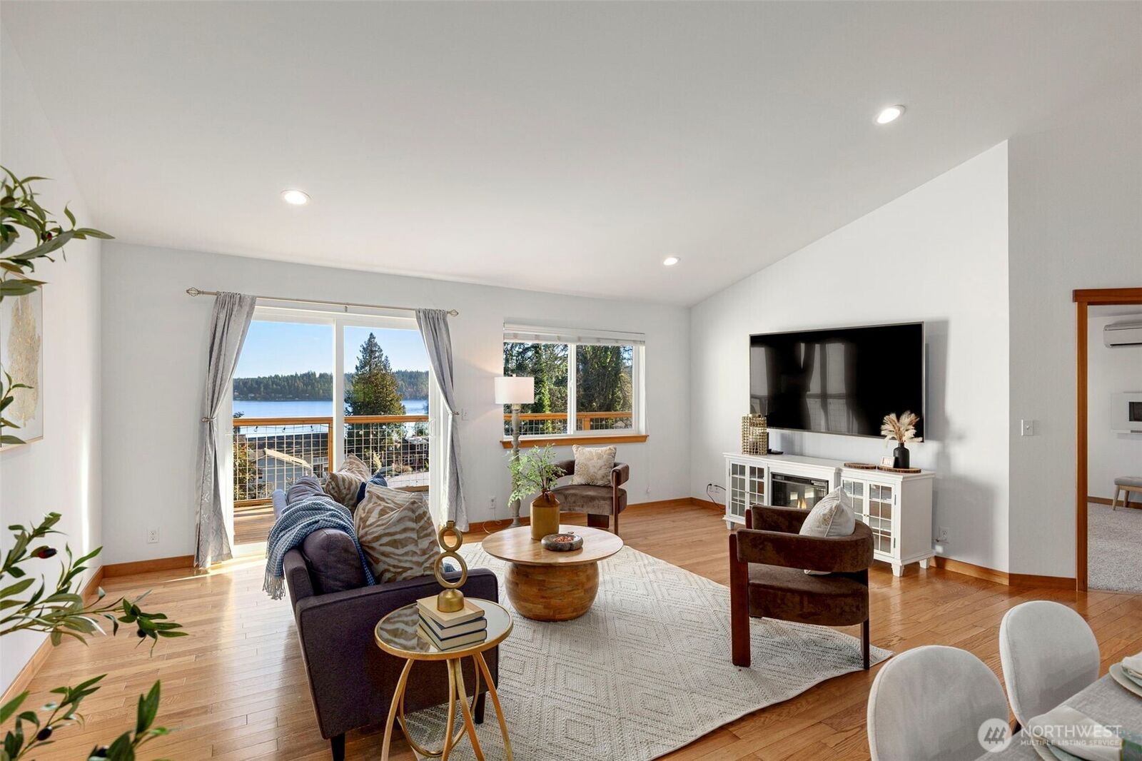 Property Photo:  8498  Illahee Road NE  WA 98311 