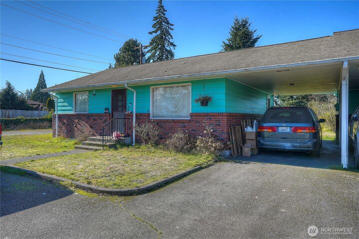 Property Photo: 305 138th Street E WA 98445