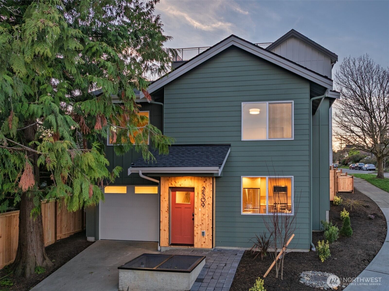 Property Photo: 2509 N 42nd Street WA 98103