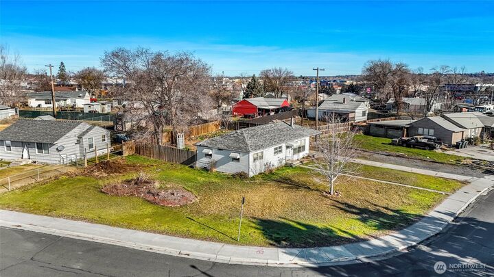 Property Photo:  114 W Knolls Vista Drive  WA 98837 