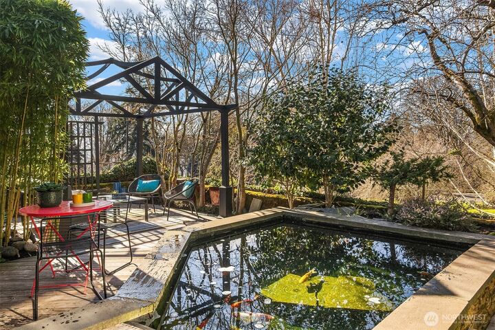 Property Photo:  1614  31st Avenue W  WA 98199 