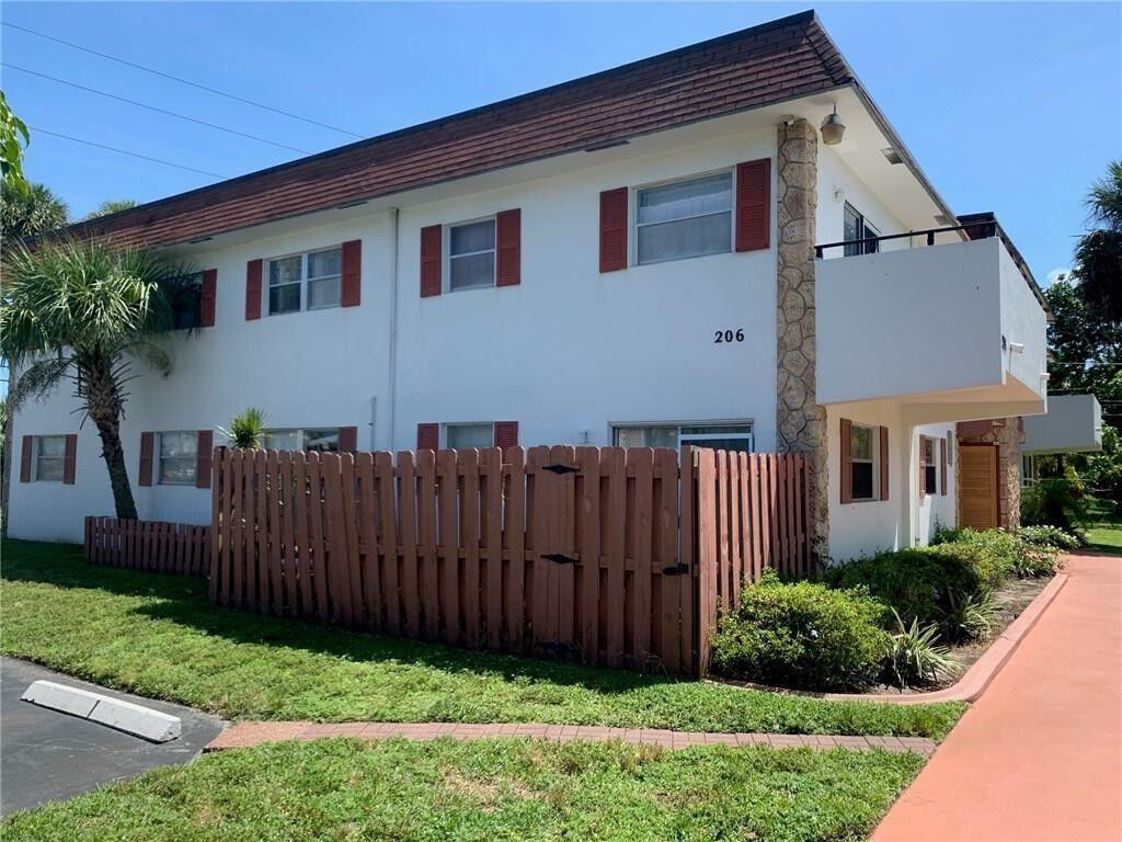 Property Photo: 206 SW 1st Street J-4 FL 33060