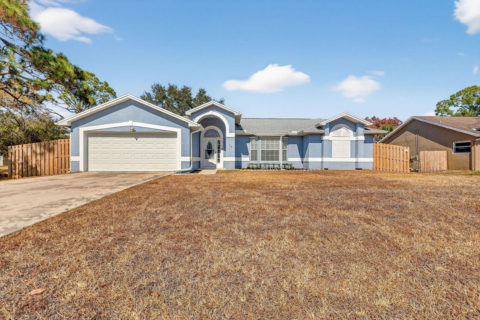 Property Photo:  165 SW Eyerly Avenue  FL 34983 