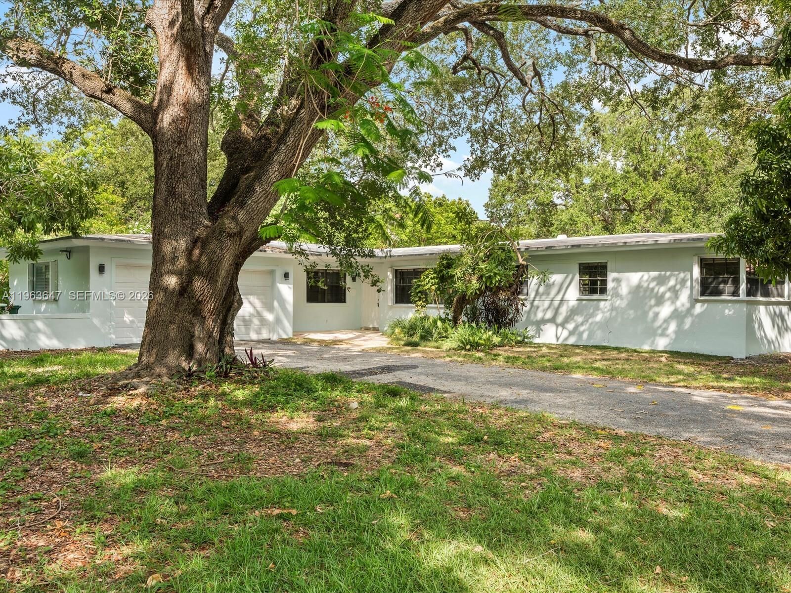 Property Photo: 9315 SW 72nd Ave FL 33156