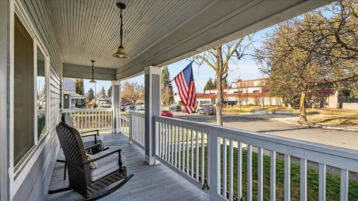 Property Photo:  2009 W Carlisle Ave  WA 99205 