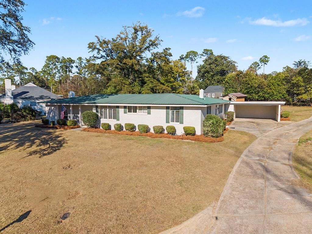 Property Photo:  1008 N Van Buren Street  GA 31707 