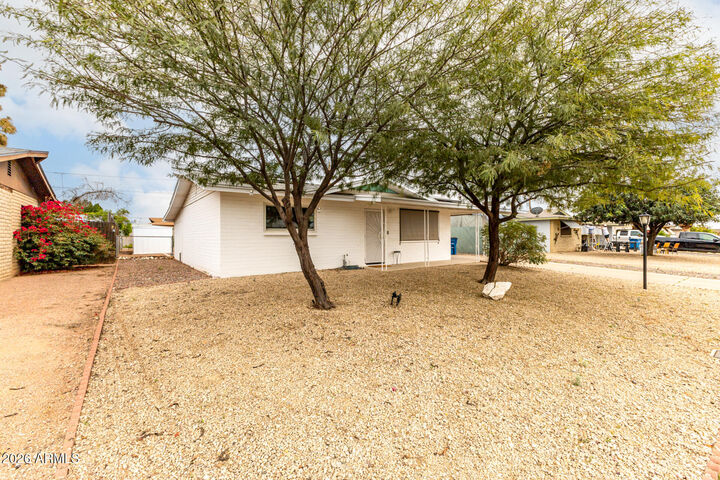 Property Photo:  1121 S Lawther Drive  AZ 85120 