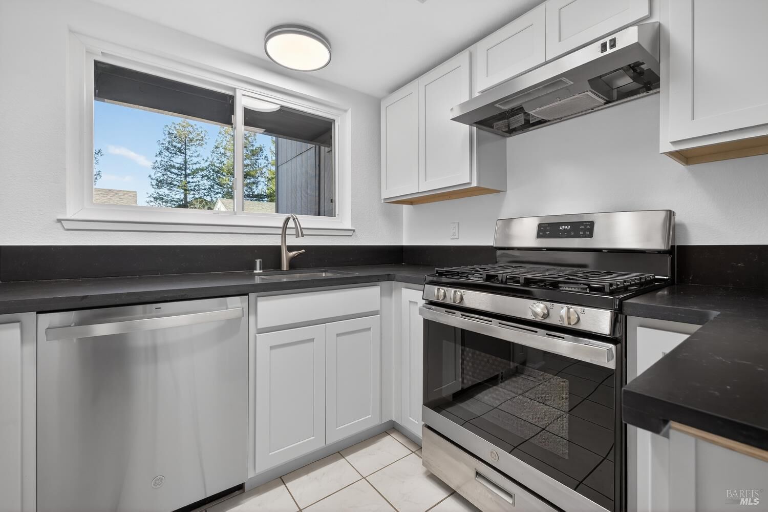 Property Photo:  305 Westmont Place  CA 95401 