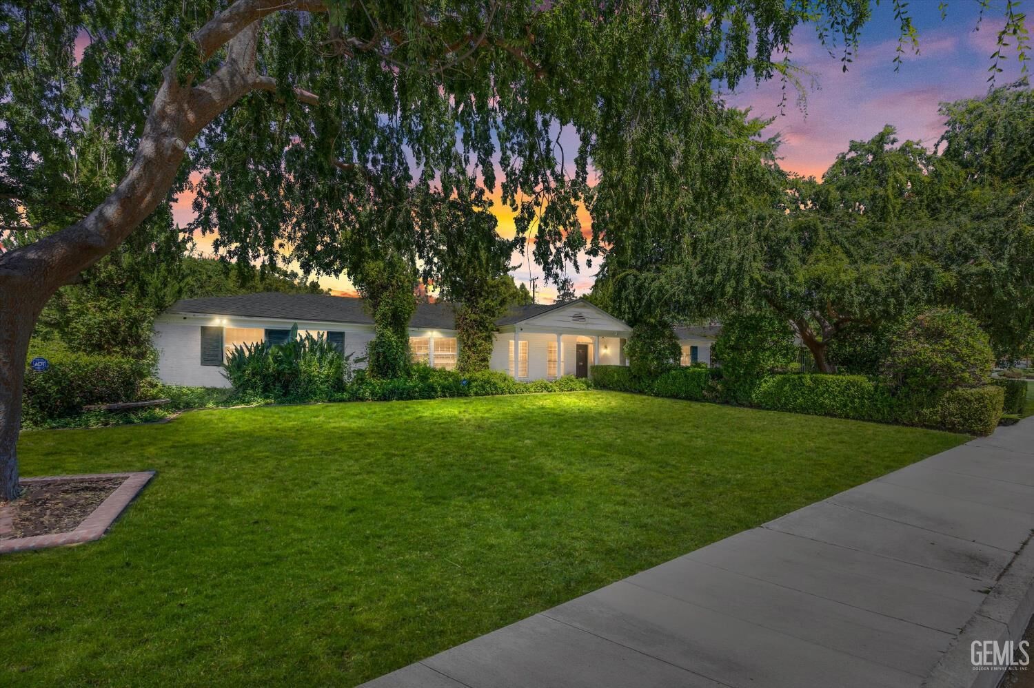 Property Photo:  719 Mannel Avenue  CA 93263 