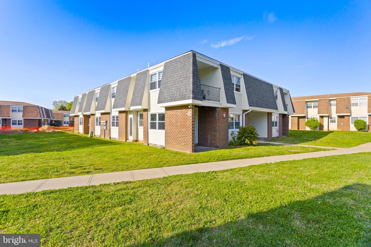 Property Photo:  20-1 Florence Tollgate Place 1  NJ 08518 