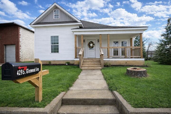 Property Photo:  429 Glenwood Avenue  GA 30721 