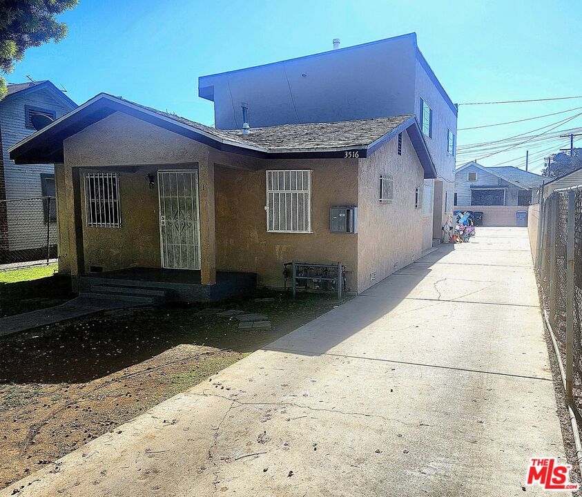 Property Photo:  3516 W 67th St  CA 90043 