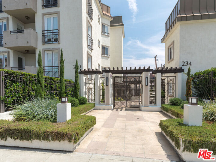 Property Photo:  230 Hamilton Dr  CA 90211 