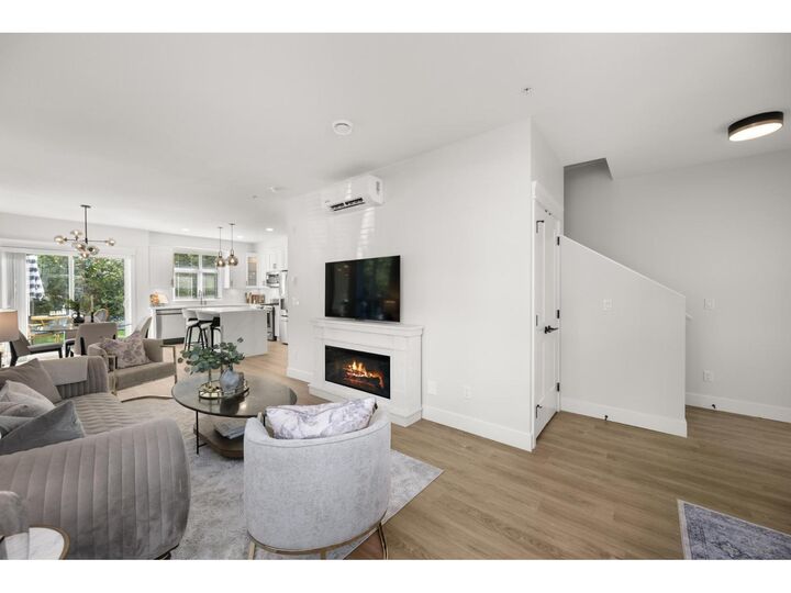 Property Photo:  20926 83 Avenue Avenue 4  BC V2Y 3Y9 