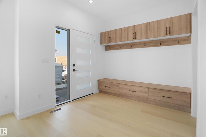 Property Photo:  84 Blackbird Bend  AB T8L 1X5 