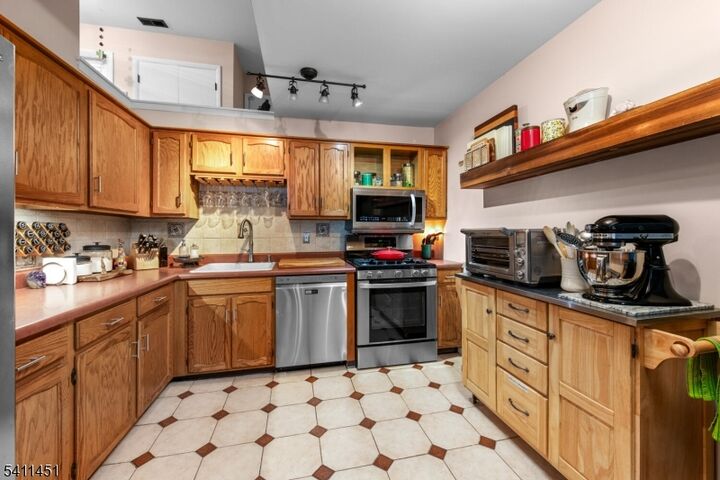 Property Photo: 41 Lexington Ln B NJ 07480