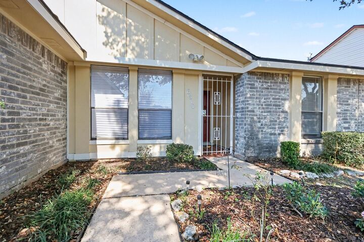 Property Photo:  6810 Casablanca Drive  TX 77088 