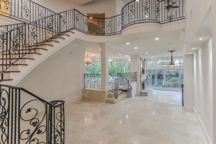 Property Photo:  15 W Shady Lane B  TX 77063 