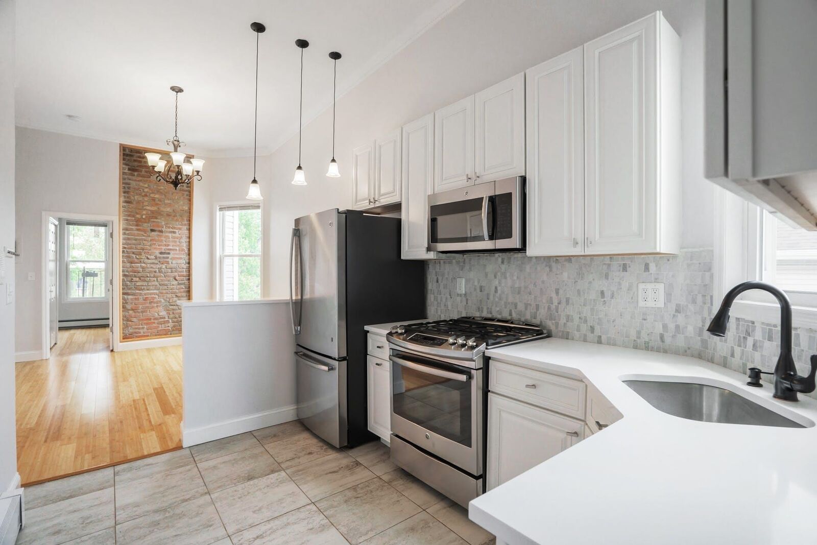 Property Photo:  132 Lincoln St 6  NJ 07307 