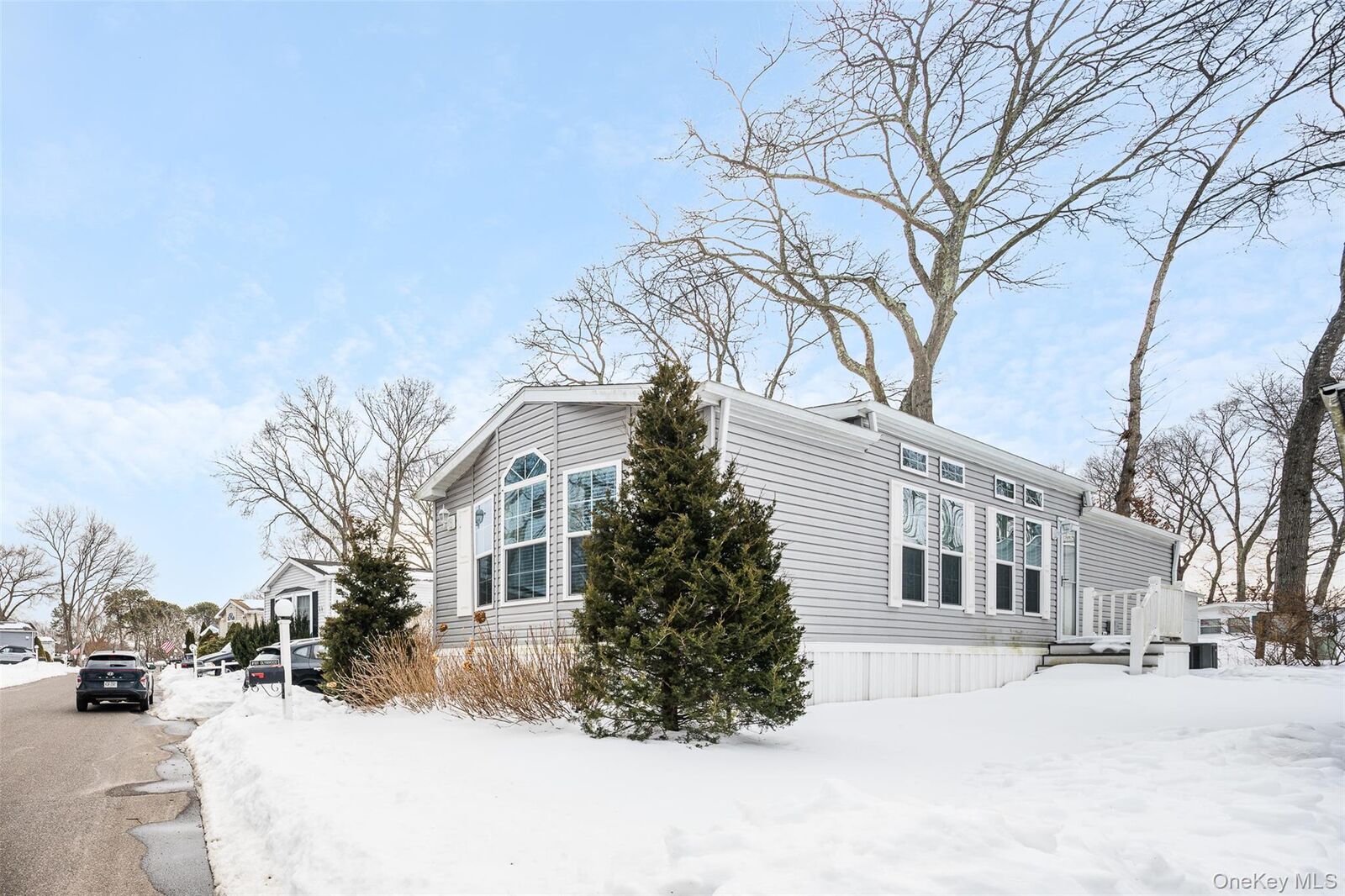 Property Photo: 181 Glynwood 181 NY 11901