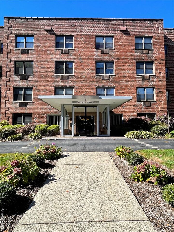 Property Photo:  5 Oakdale Manor B18  NY 10901 