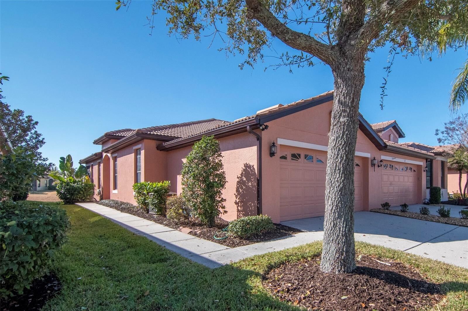 Property Photo:  125 Shell Falls Drive  FL 33572 