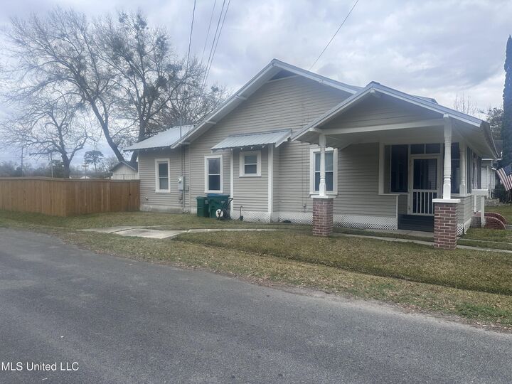 Property Photo:  821 Lafayette Avenue  MS 39567 