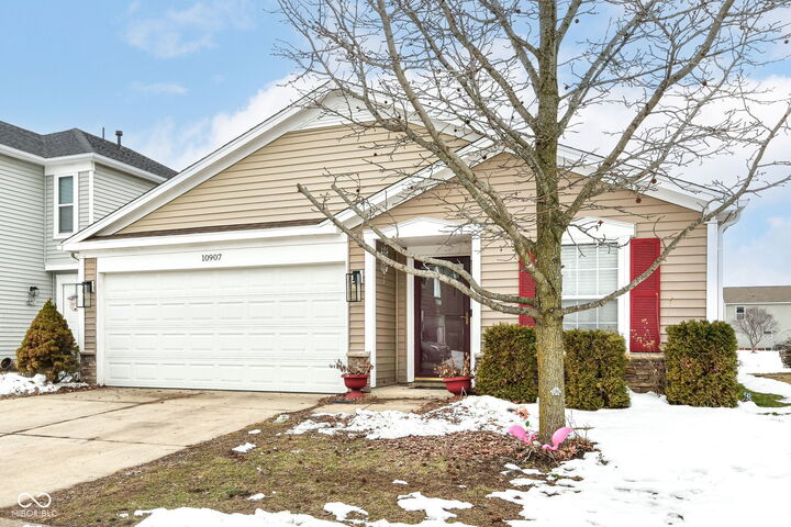 Property Photo: 10907 Mansfield Way IN 46048